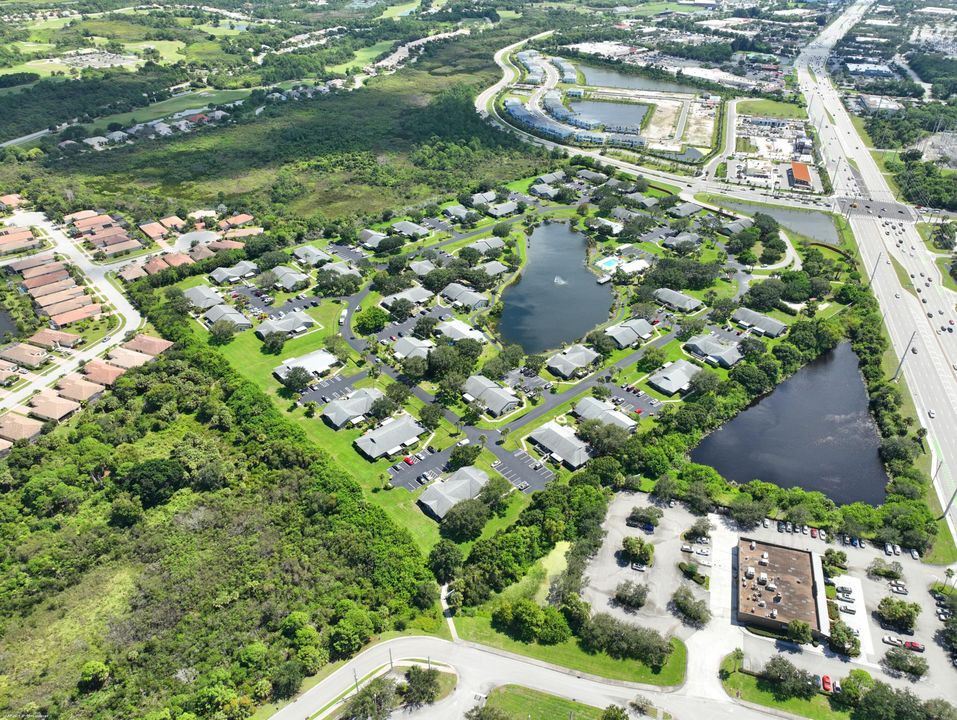 合同活跃: $209,000 (2 贝兹, 2 浴室, 1037 平方英尺)