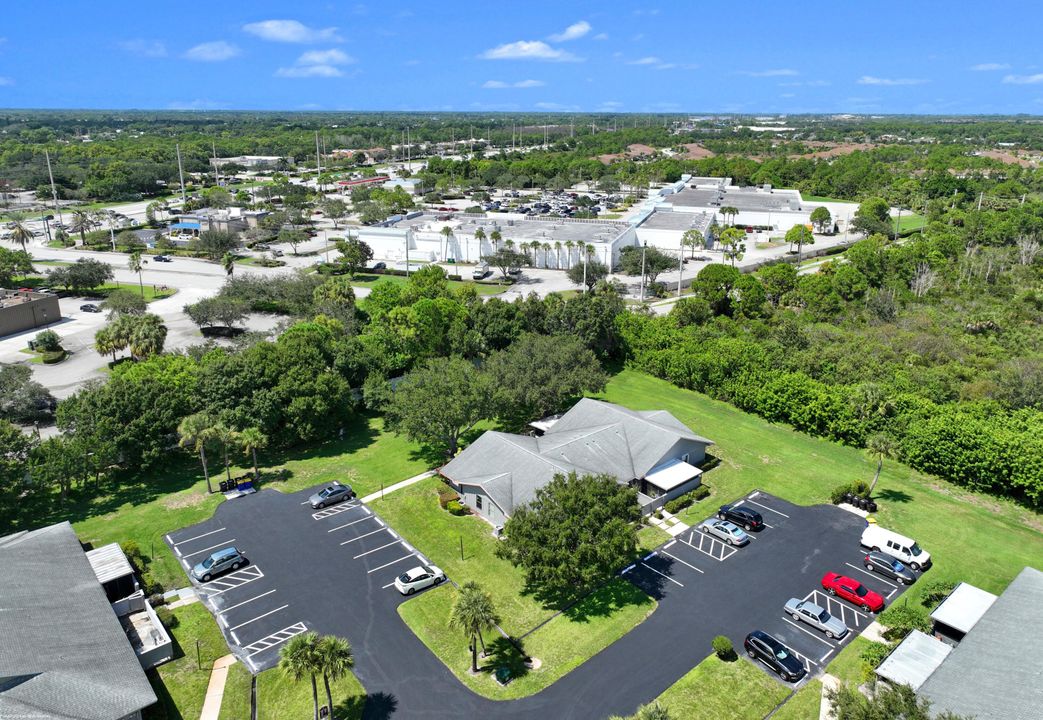 合同活跃: $209,000 (2 贝兹, 2 浴室, 1037 平方英尺)