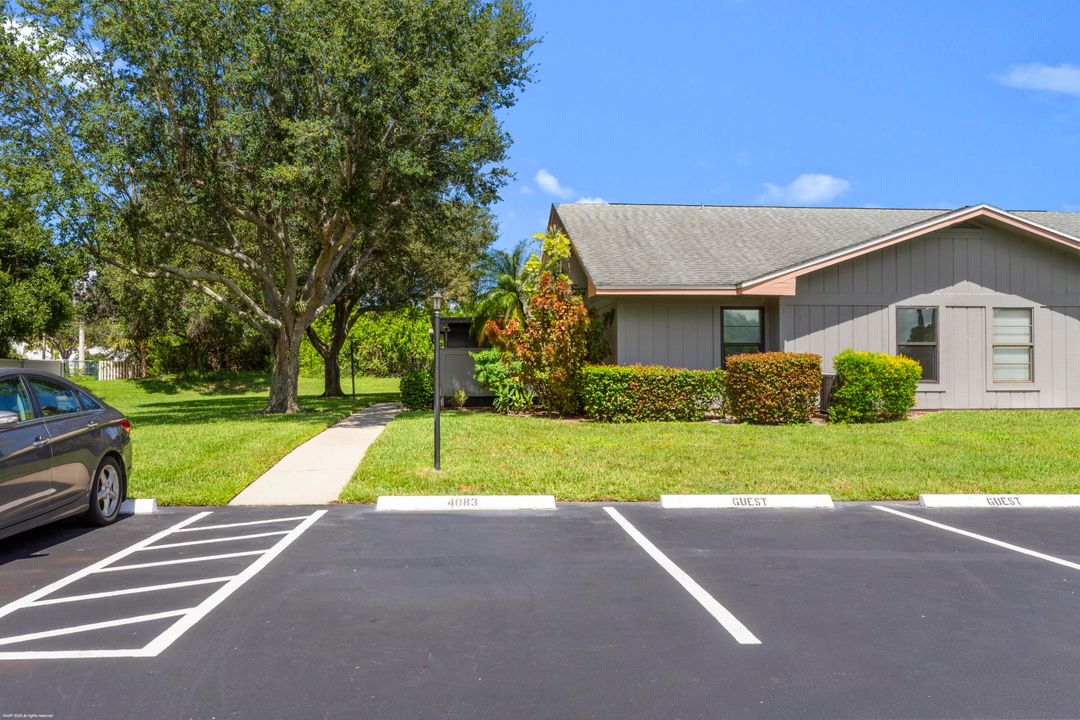 合同活跃: $209,000 (2 贝兹, 2 浴室, 1037 平方英尺)