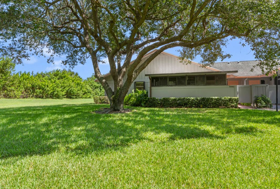 合同活跃: $209,000 (2 贝兹, 2 浴室, 1037 平方英尺)