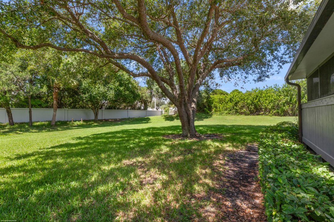 合同活跃: $209,000 (2 贝兹, 2 浴室, 1037 平方英尺)