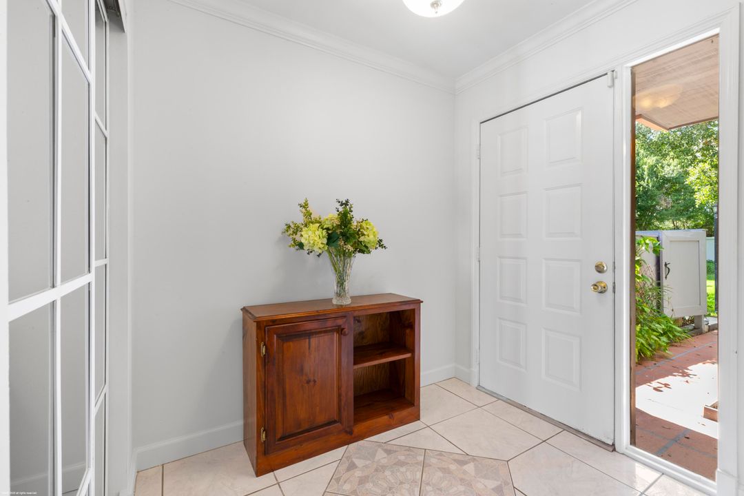 合同活跃: $209,000 (2 贝兹, 2 浴室, 1037 平方英尺)