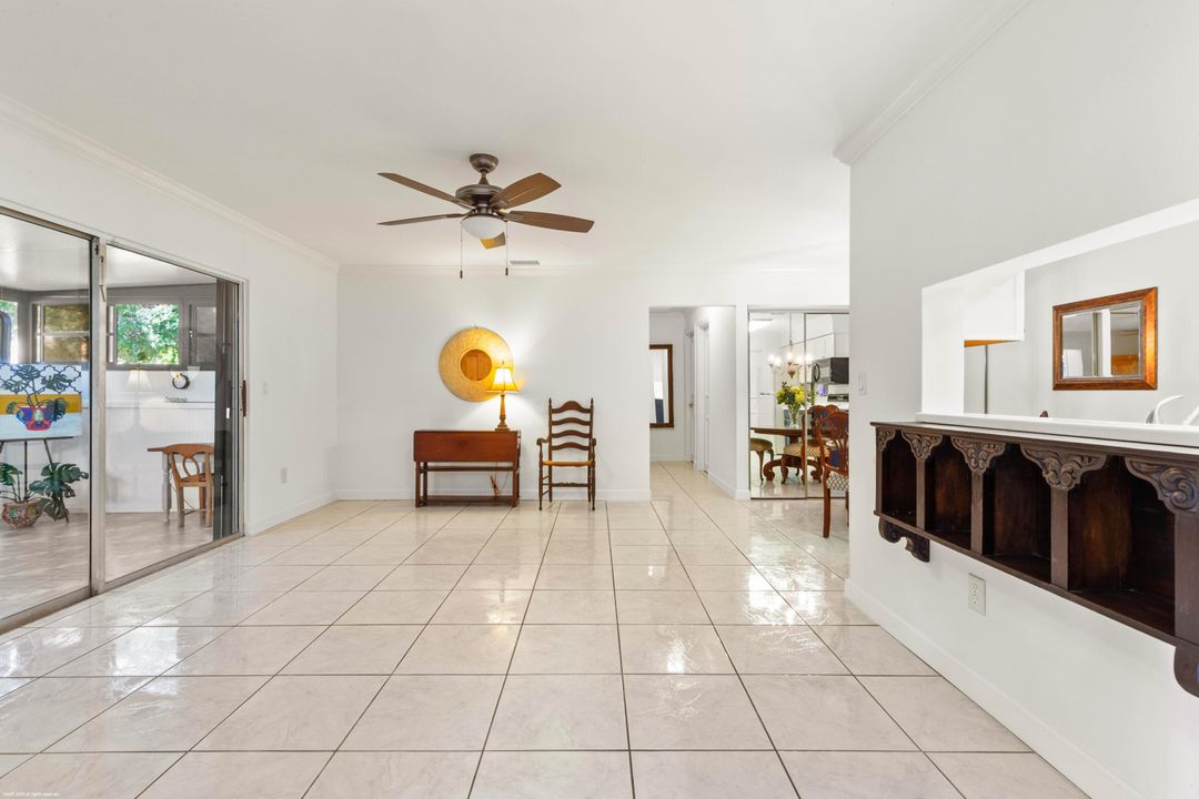 合同活跃: $209,000 (2 贝兹, 2 浴室, 1037 平方英尺)