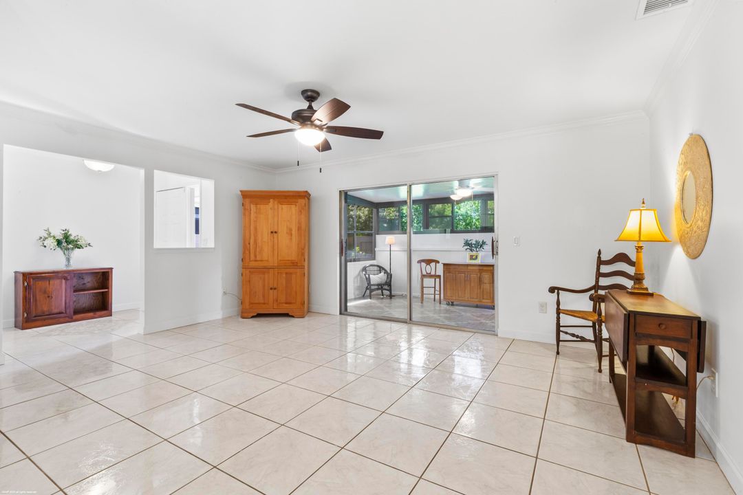 合同活跃: $209,000 (2 贝兹, 2 浴室, 1037 平方英尺)