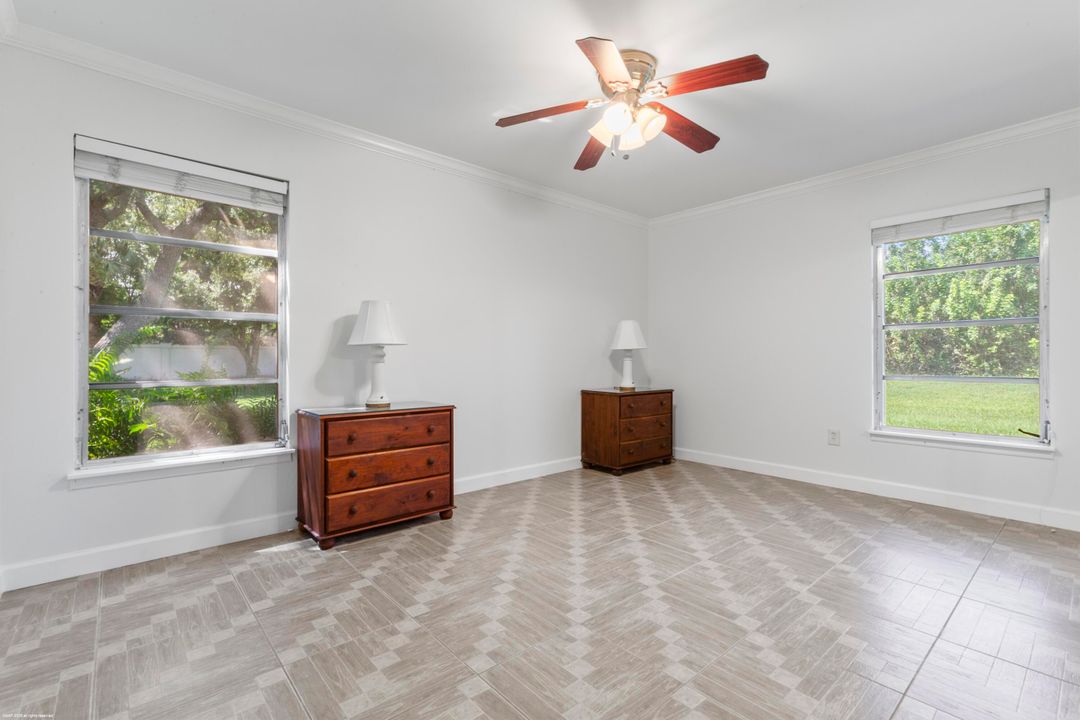 合同活跃: $209,000 (2 贝兹, 2 浴室, 1037 平方英尺)