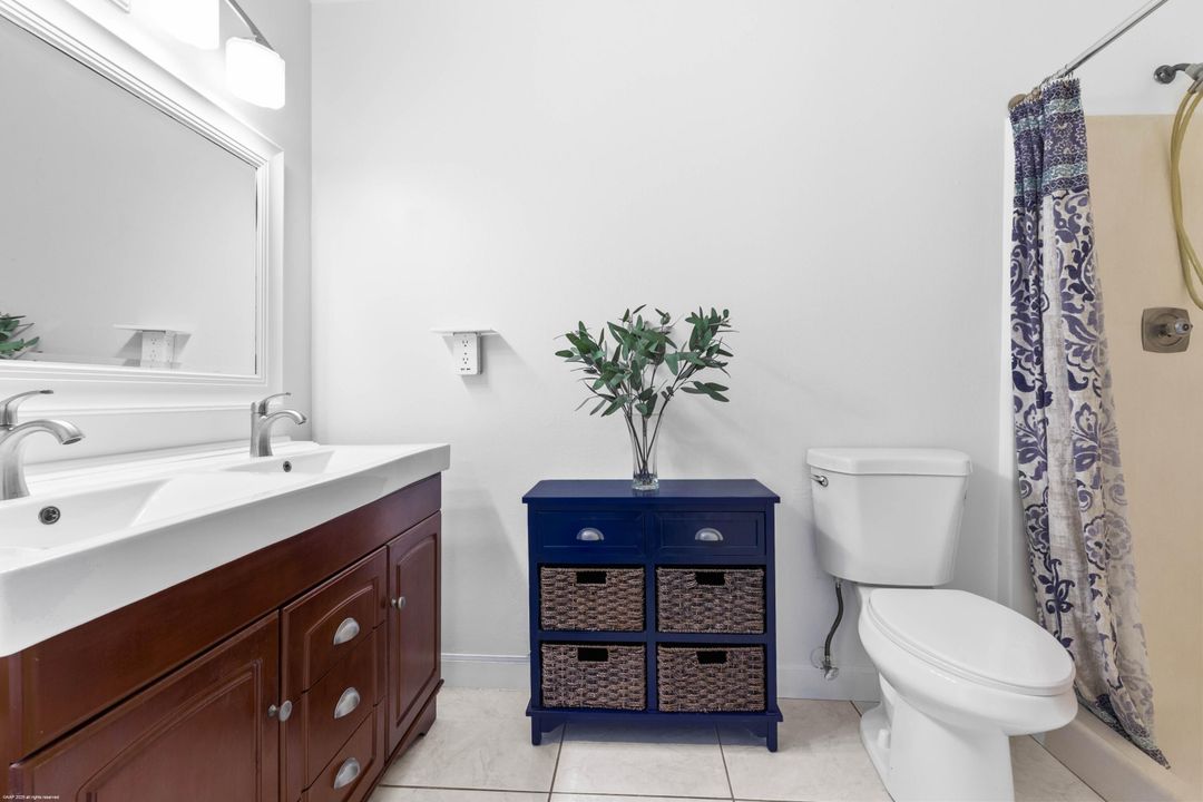 合同活跃: $209,000 (2 贝兹, 2 浴室, 1037 平方英尺)