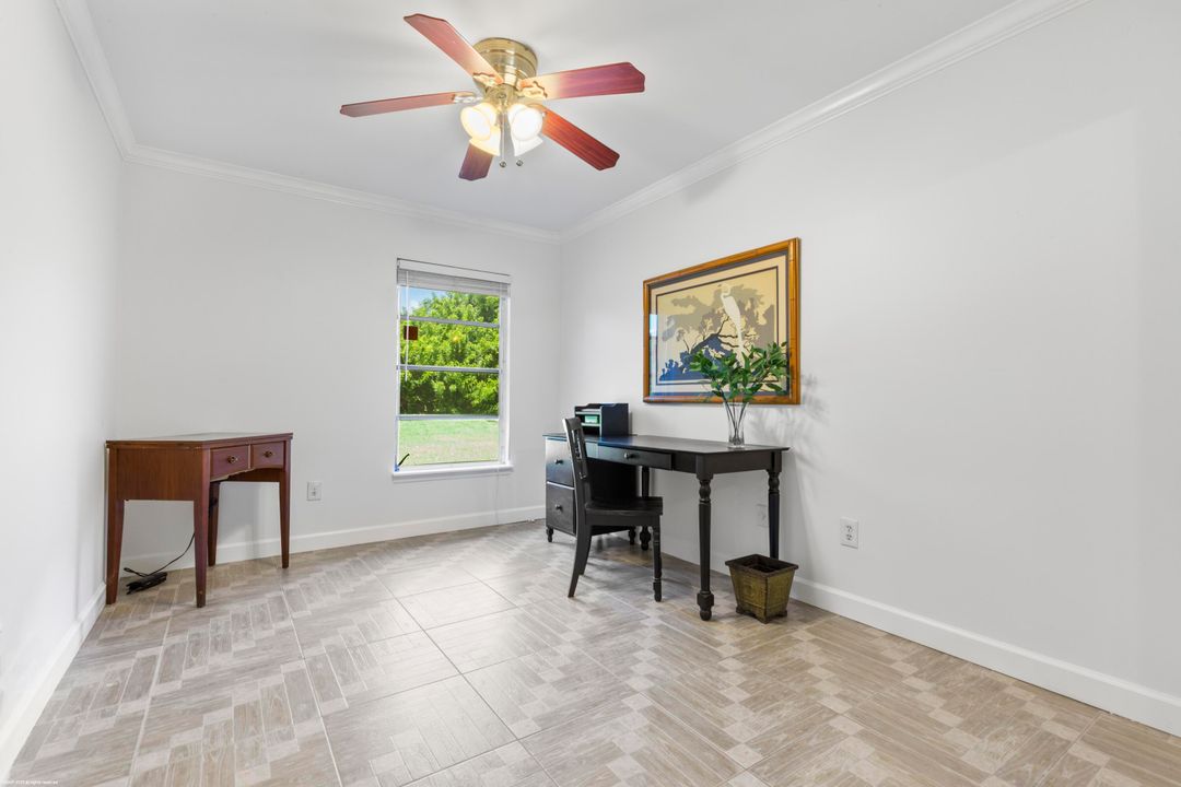 合同活跃: $209,000 (2 贝兹, 2 浴室, 1037 平方英尺)