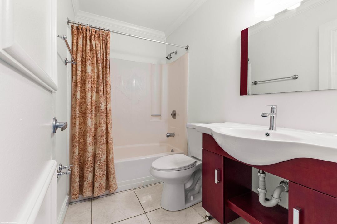 合同活跃: $209,000 (2 贝兹, 2 浴室, 1037 平方英尺)