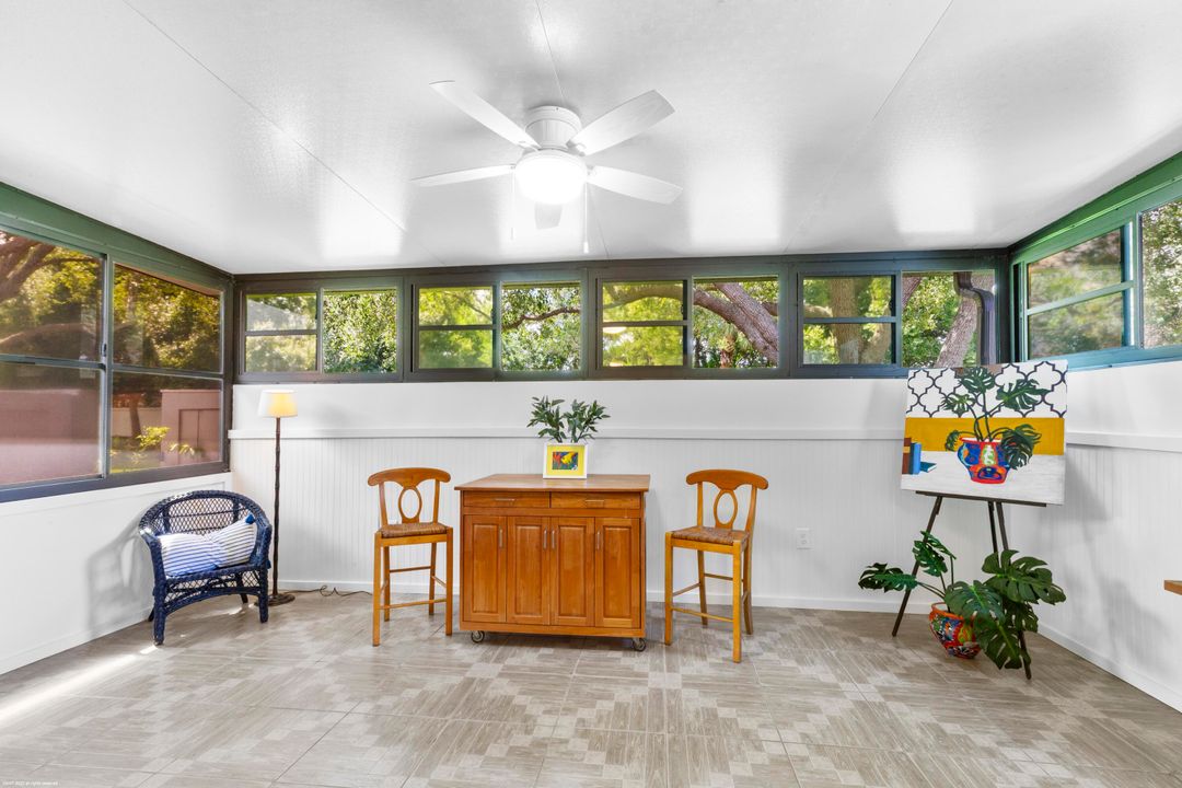 合同活跃: $209,000 (2 贝兹, 2 浴室, 1037 平方英尺)