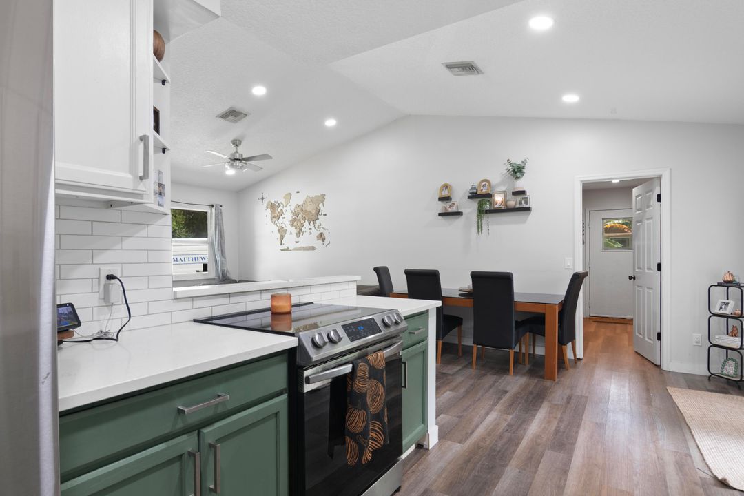 For Sale: $265,000 (2 beds, 2 baths, 998 Square Feet)