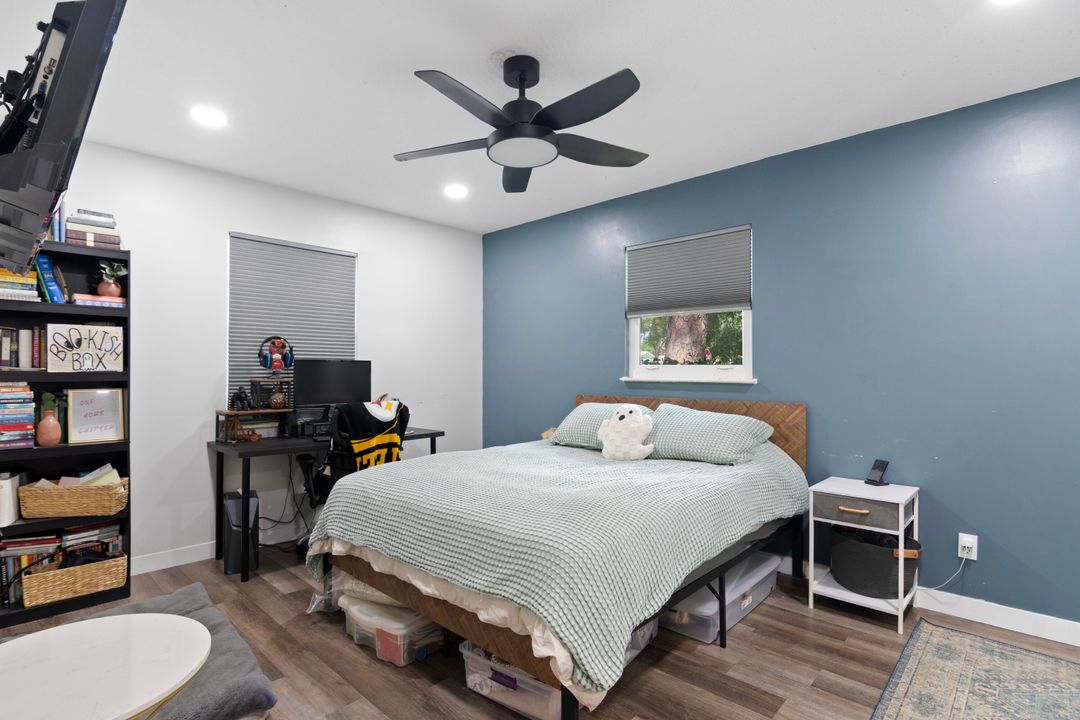 For Sale: $265,000 (2 beds, 2 baths, 998 Square Feet)