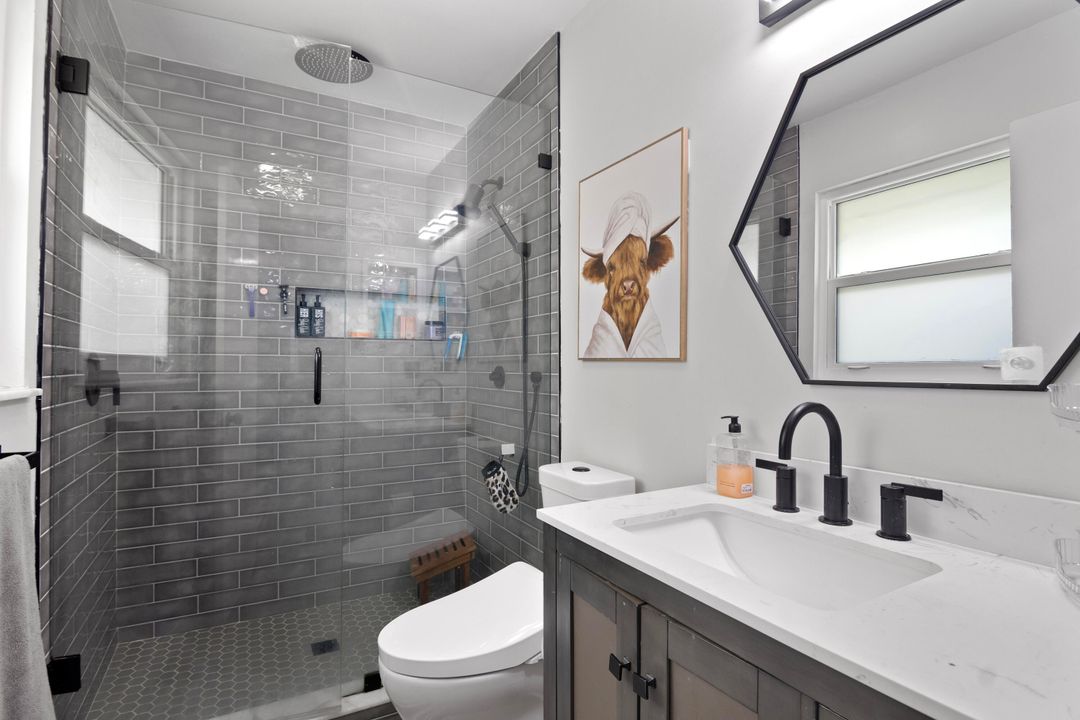 For Sale: $265,000 (2 beds, 2 baths, 998 Square Feet)