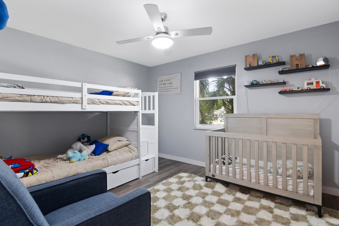 For Sale: $265,000 (2 beds, 2 baths, 998 Square Feet)