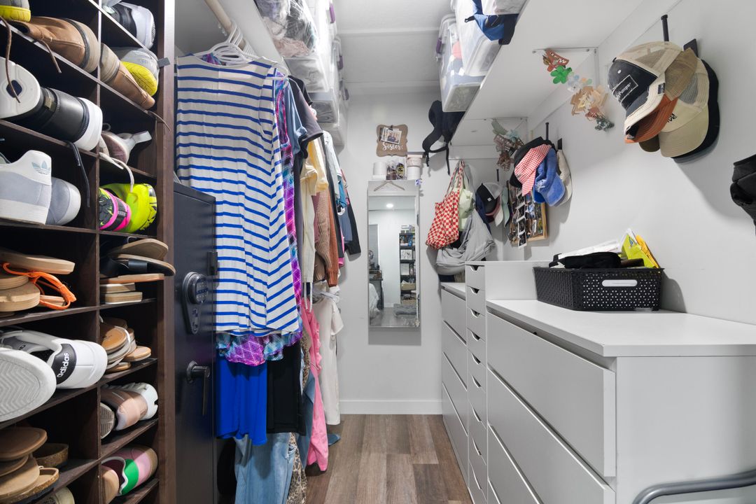 For Sale: $265,000 (2 beds, 2 baths, 998 Square Feet)