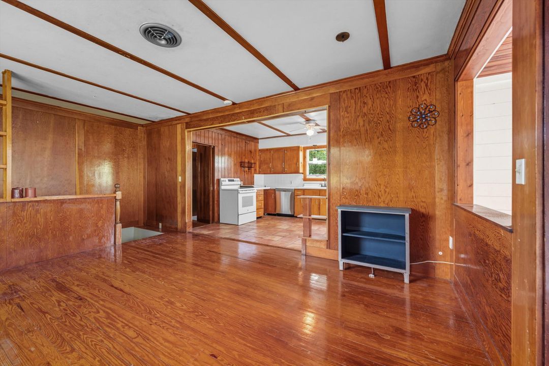 待售: $749,888 (4 贝兹, 2 浴室, 1808 平方英尺)