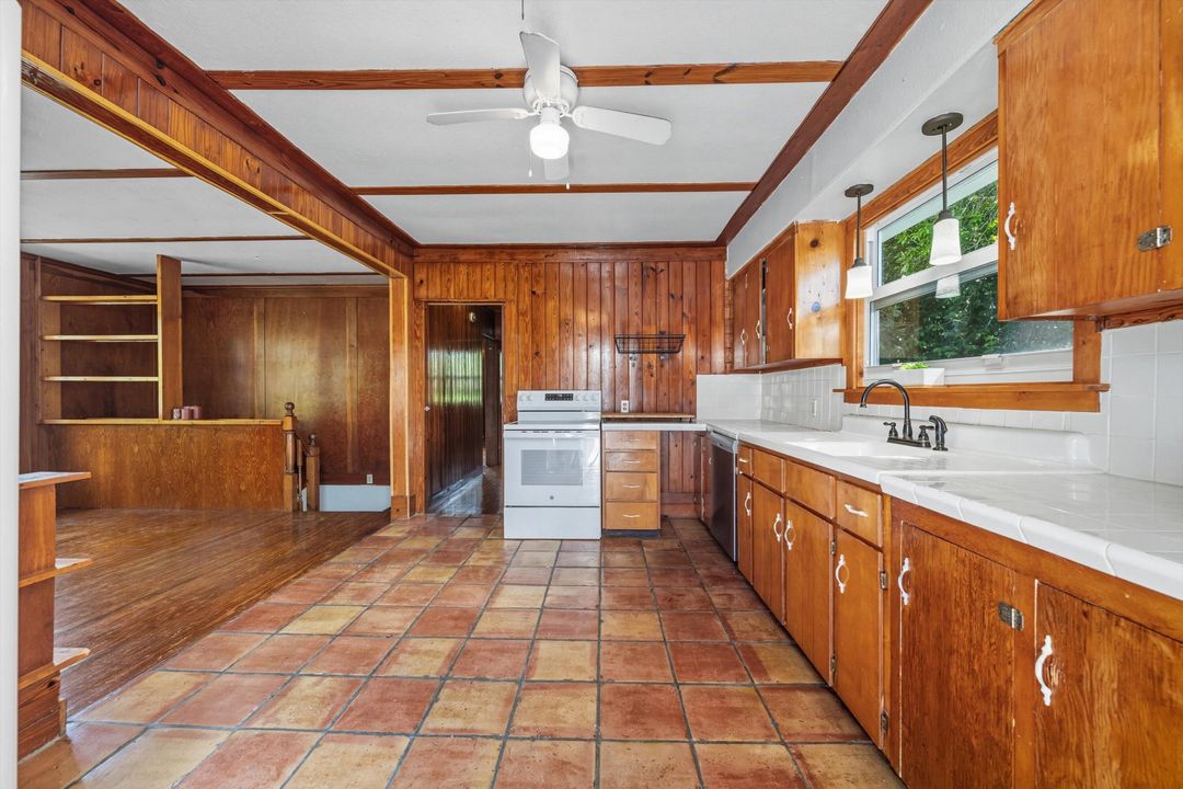 待售: $749,888 (4 贝兹, 2 浴室, 1808 平方英尺)