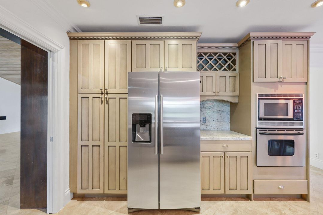 Active With Contract: $1,999,900 (4 beds, 3 baths, 3574 Square Feet)