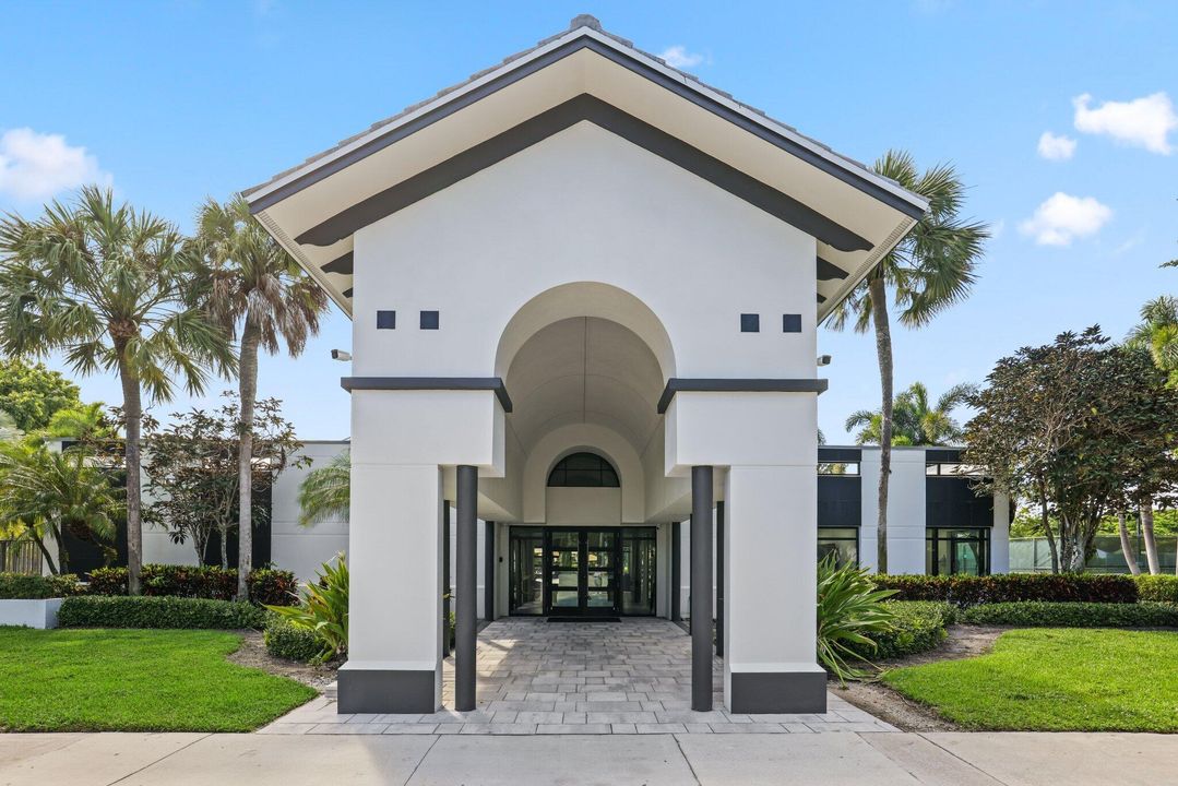 Active With Contract: $1,999,900 (4 beds, 3 baths, 3574 Square Feet)