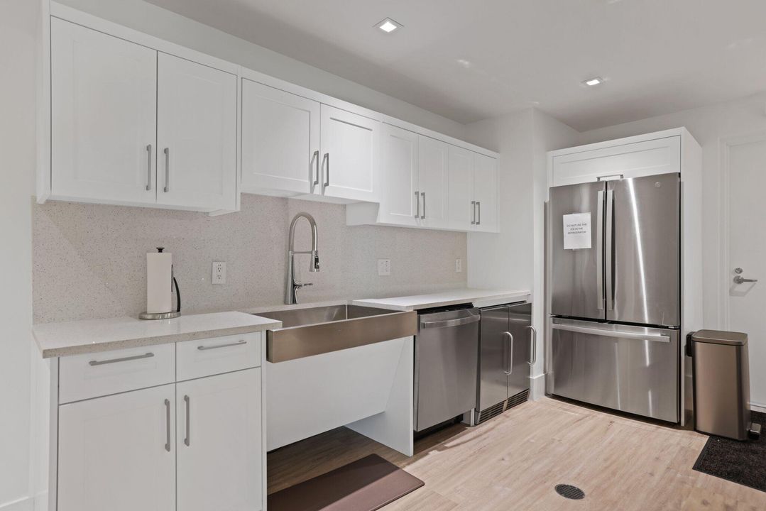 Active With Contract: $1,999,900 (4 beds, 3 baths, 3574 Square Feet)