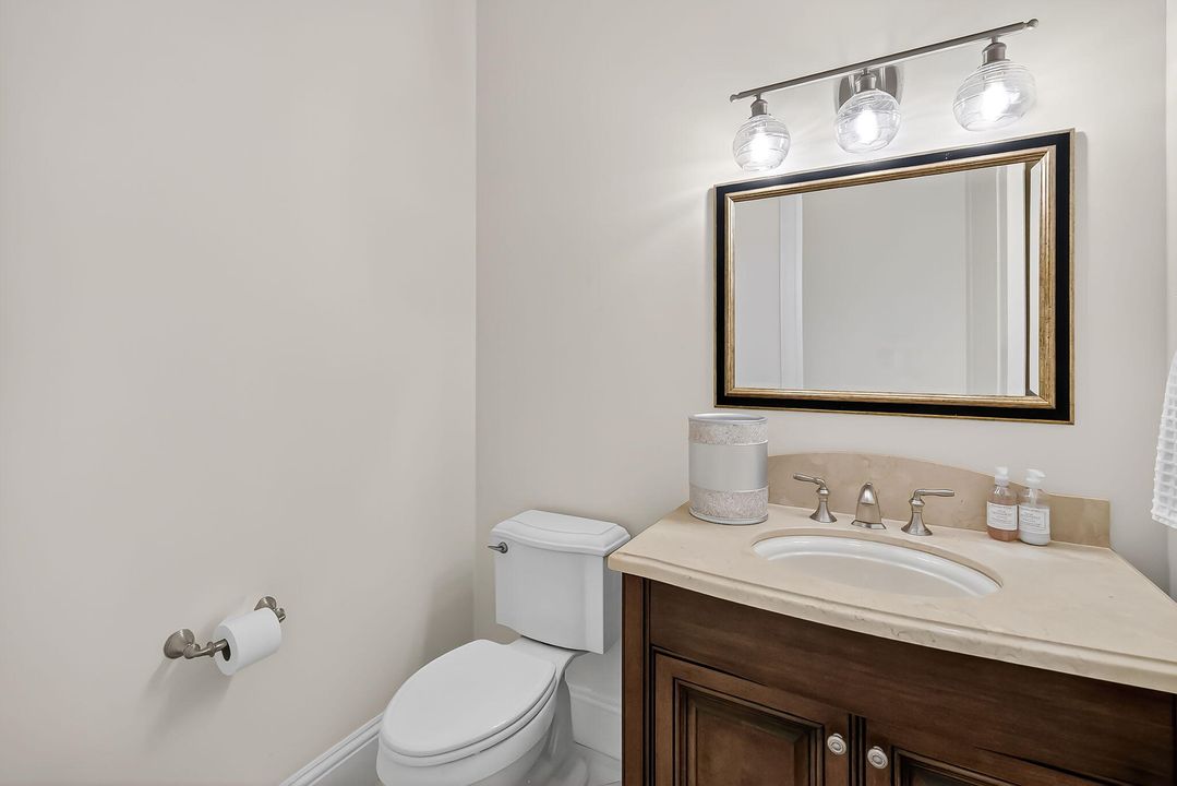 Под контрактом: $4,395,000 (5 спален, 5 ванн, 4936 Квадратных фут)