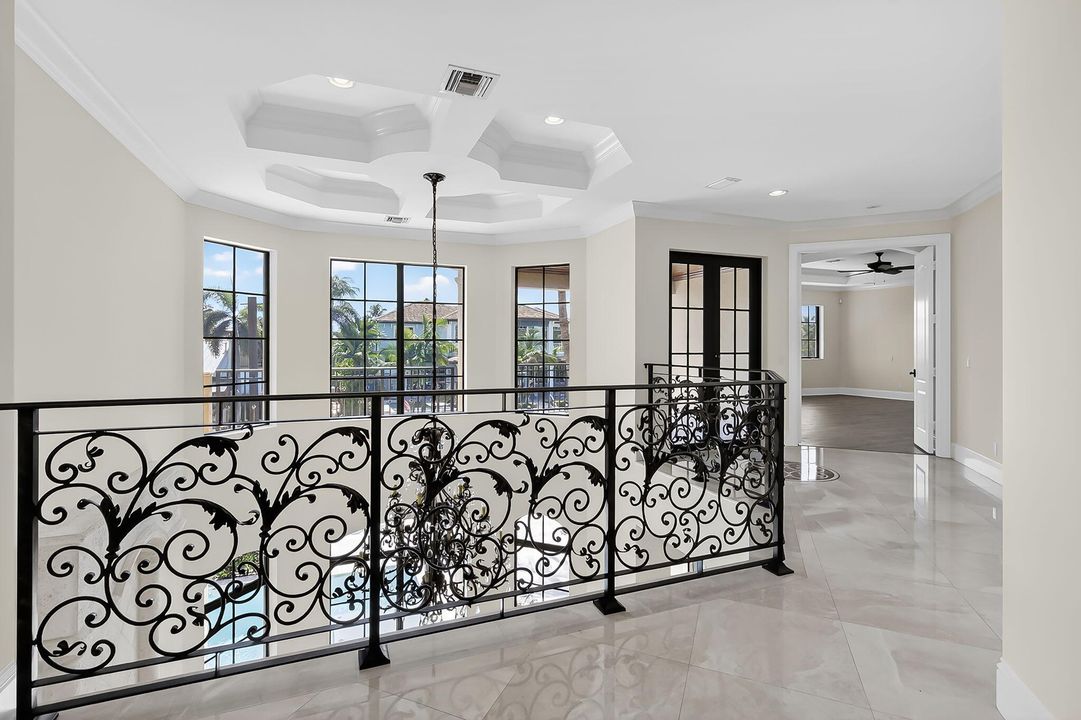 Под контрактом: $4,395,000 (5 спален, 5 ванн, 4936 Квадратных фут)