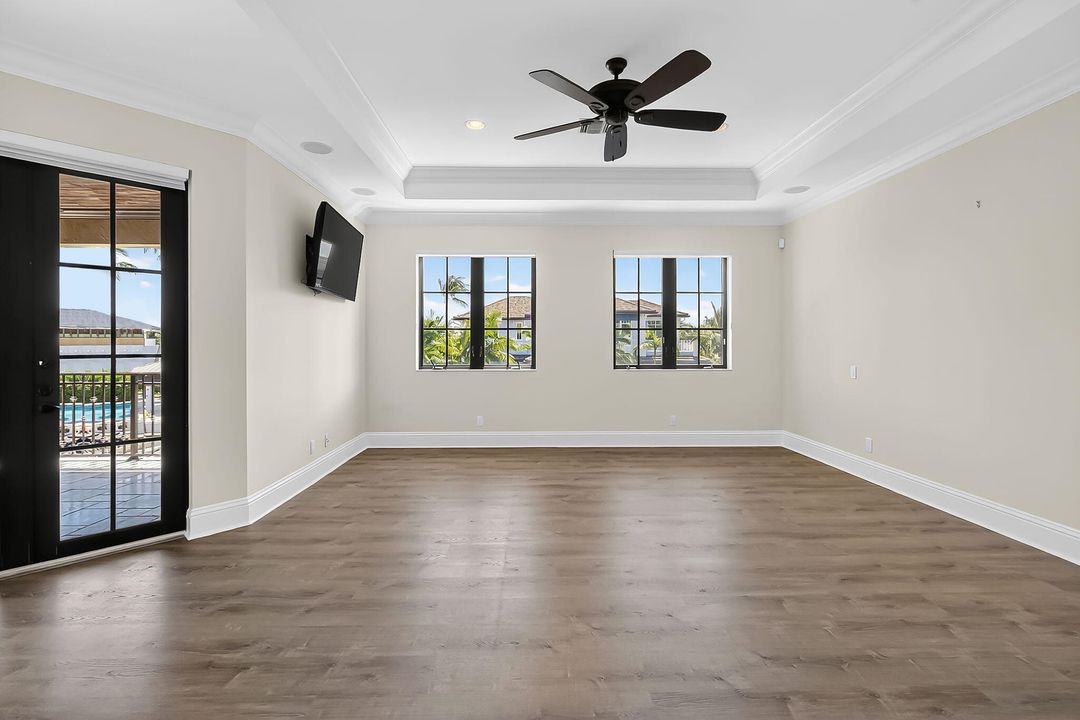 Под контрактом: $4,395,000 (5 спален, 5 ванн, 4936 Квадратных фут)