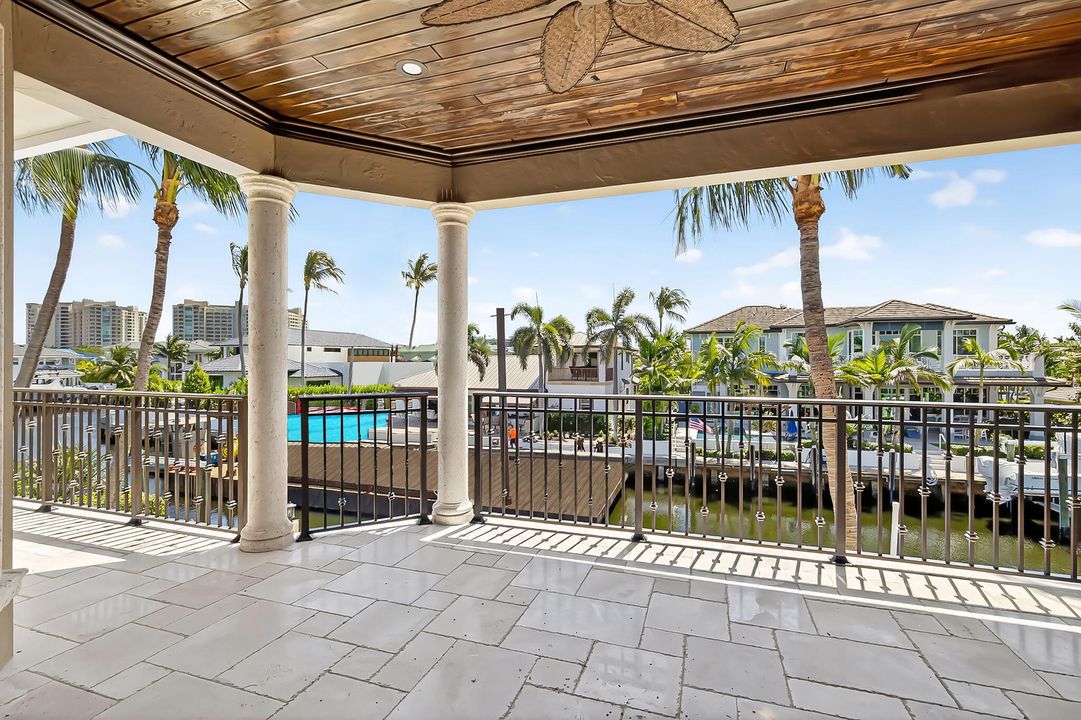 Под контрактом: $4,395,000 (5 спален, 5 ванн, 4936 Квадратных фут)