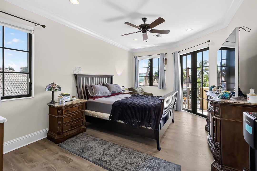 Под контрактом: $4,395,000 (5 спален, 5 ванн, 4936 Квадратных фут)