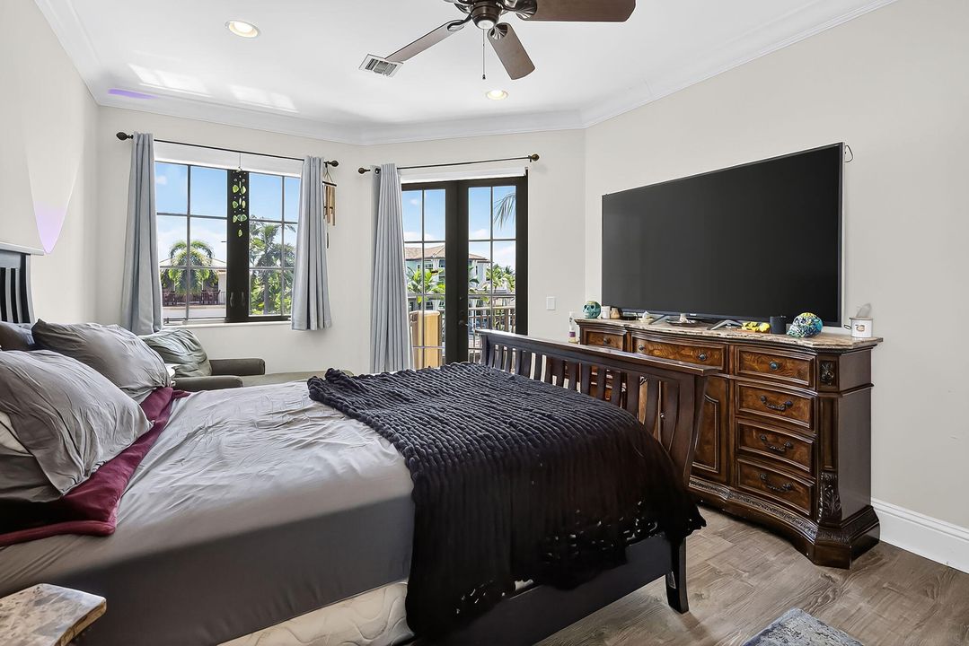 Под контрактом: $4,395,000 (5 спален, 5 ванн, 4936 Квадратных фут)