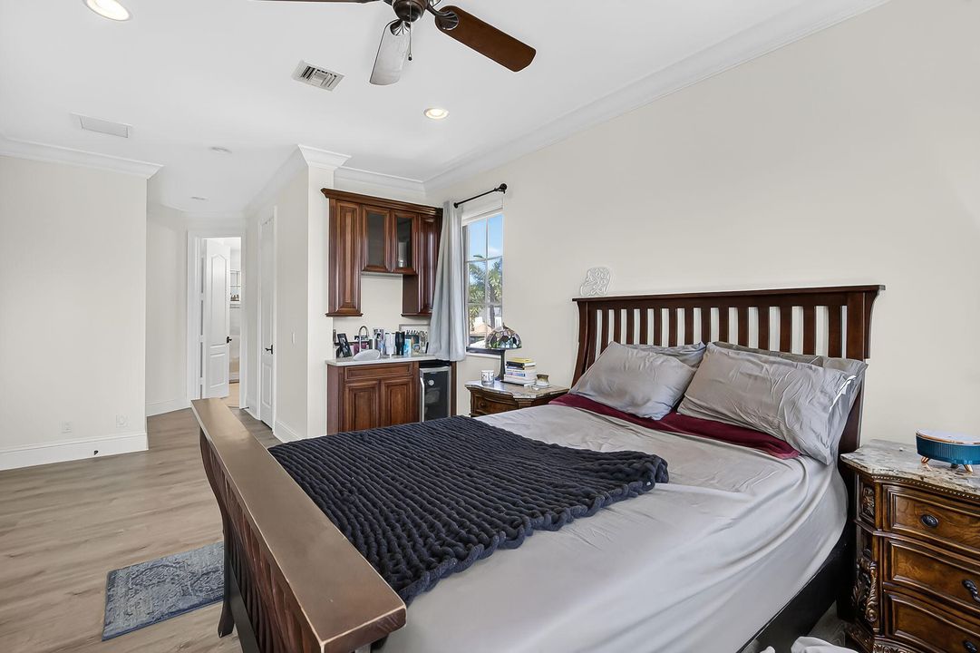 Под контрактом: $4,395,000 (5 спален, 5 ванн, 4936 Квадратных фут)