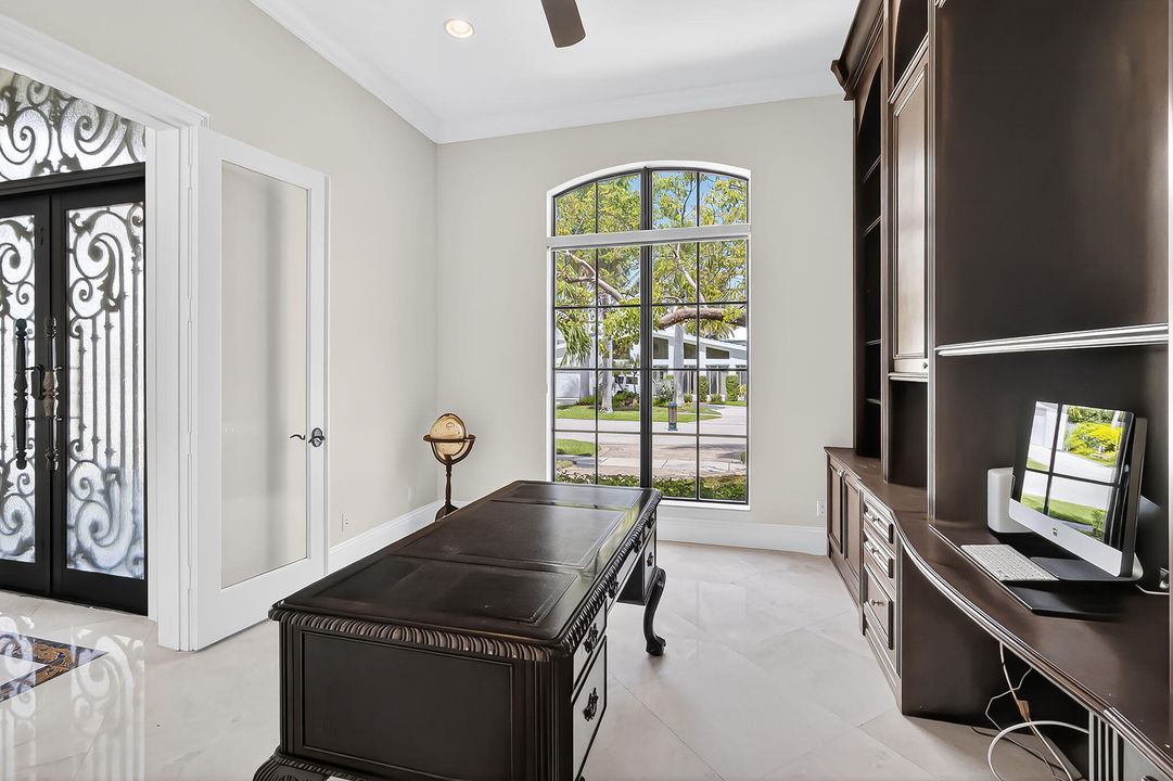 Под контрактом: $4,395,000 (5 спален, 5 ванн, 4936 Квадратных фут)