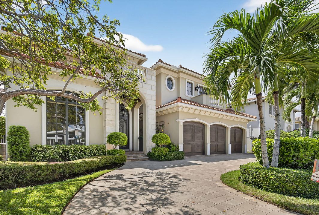 Под контрактом: $4,395,000 (5 спален, 5 ванн, 4936 Квадратных фут)