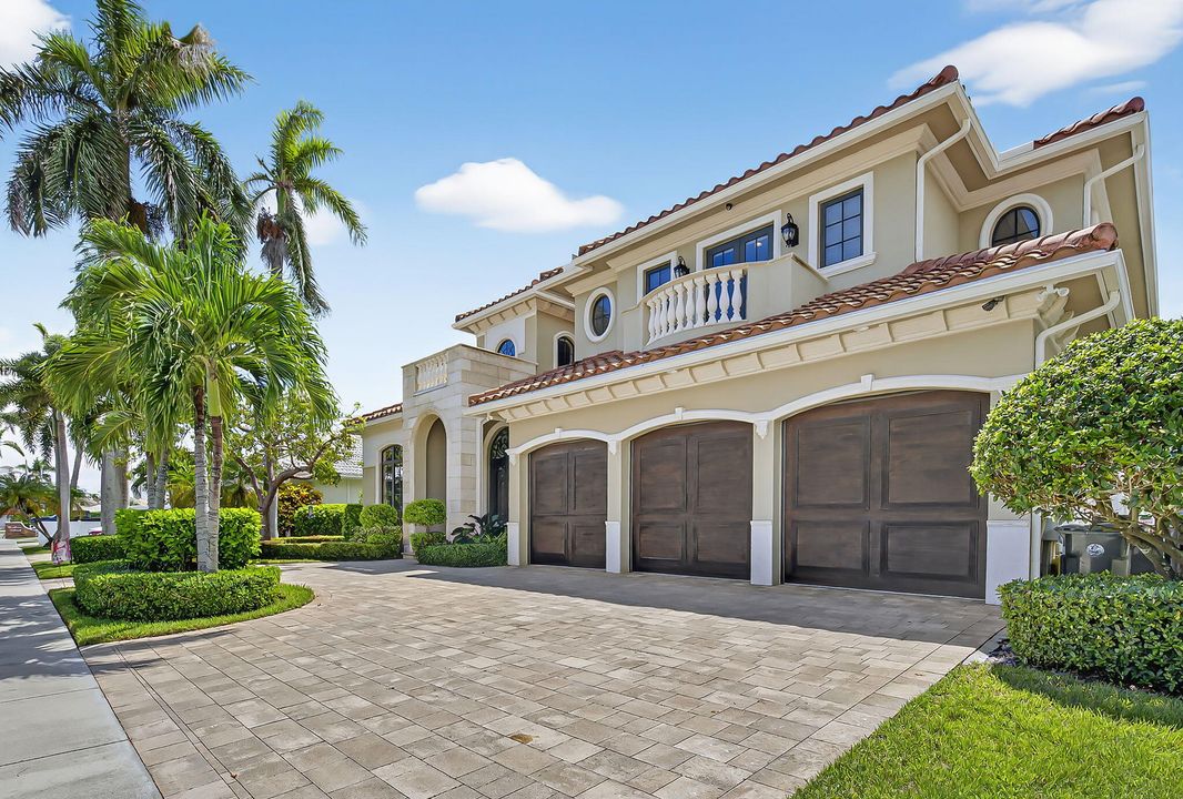 Под контрактом: $4,395,000 (5 спален, 5 ванн, 4936 Квадратных фут)