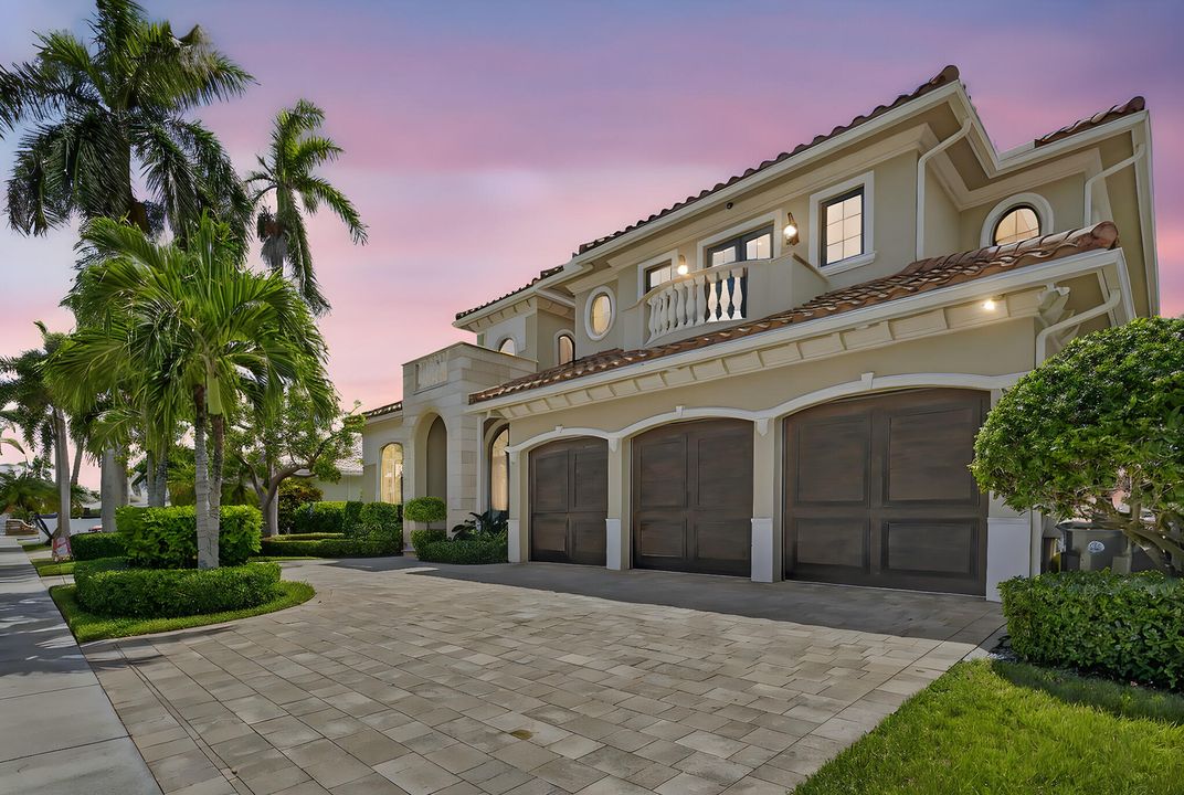 Под контрактом: $4,395,000 (5 спален, 5 ванн, 4936 Квадратных фут)