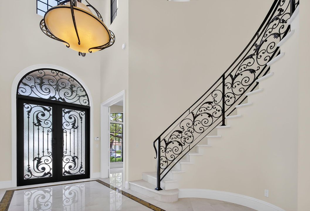 Под контрактом: $4,395,000 (5 спален, 5 ванн, 4936 Квадратных фут)