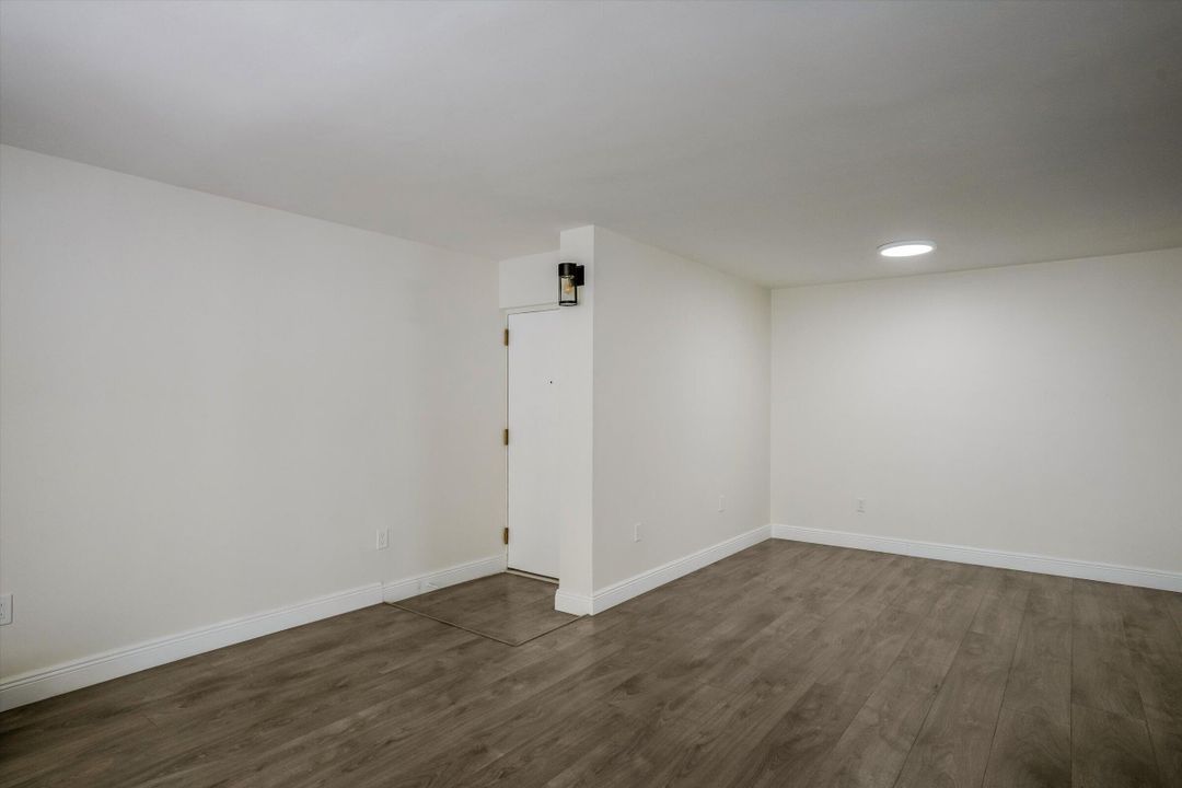 For Sale: $389,000 (2 beds, 2 baths, 875 Square Feet)