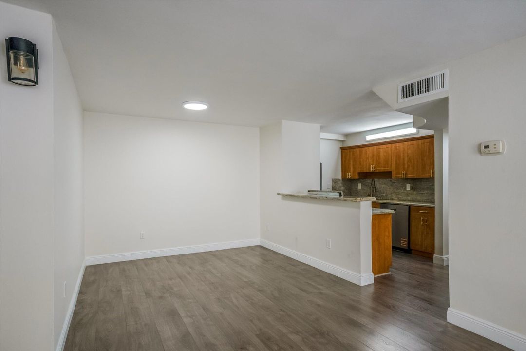 For Sale: $389,000 (2 beds, 2 baths, 875 Square Feet)