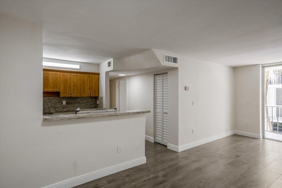 For Sale: $389,000 (2 beds, 2 baths, 875 Square Feet)