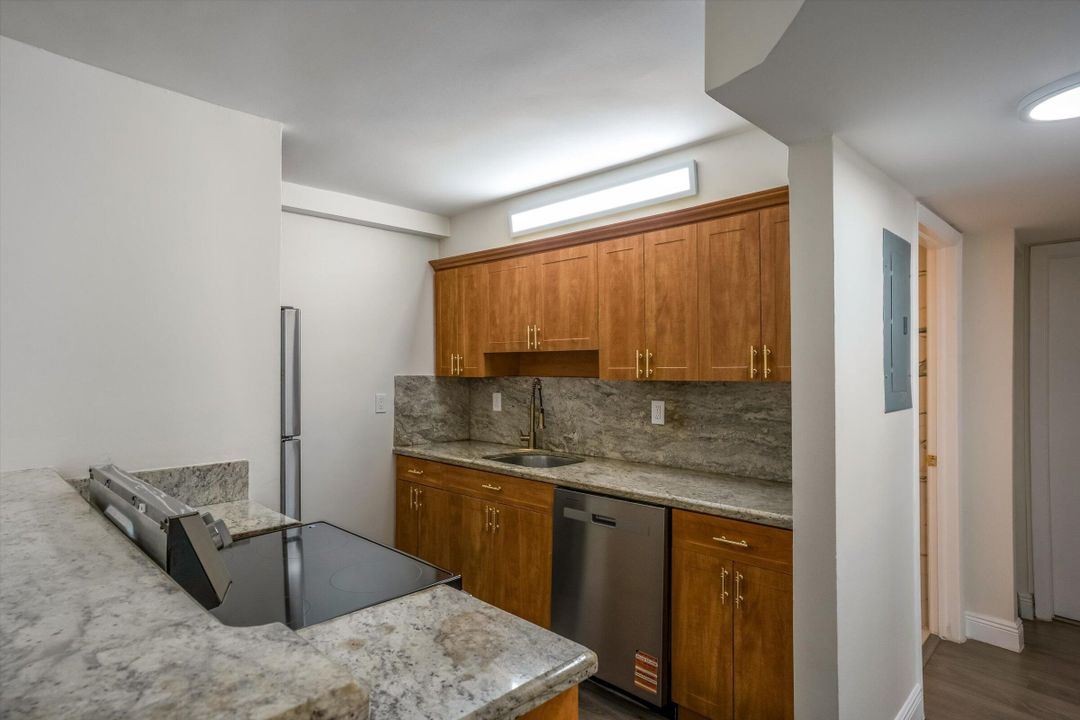 For Sale: $389,000 (2 beds, 2 baths, 875 Square Feet)