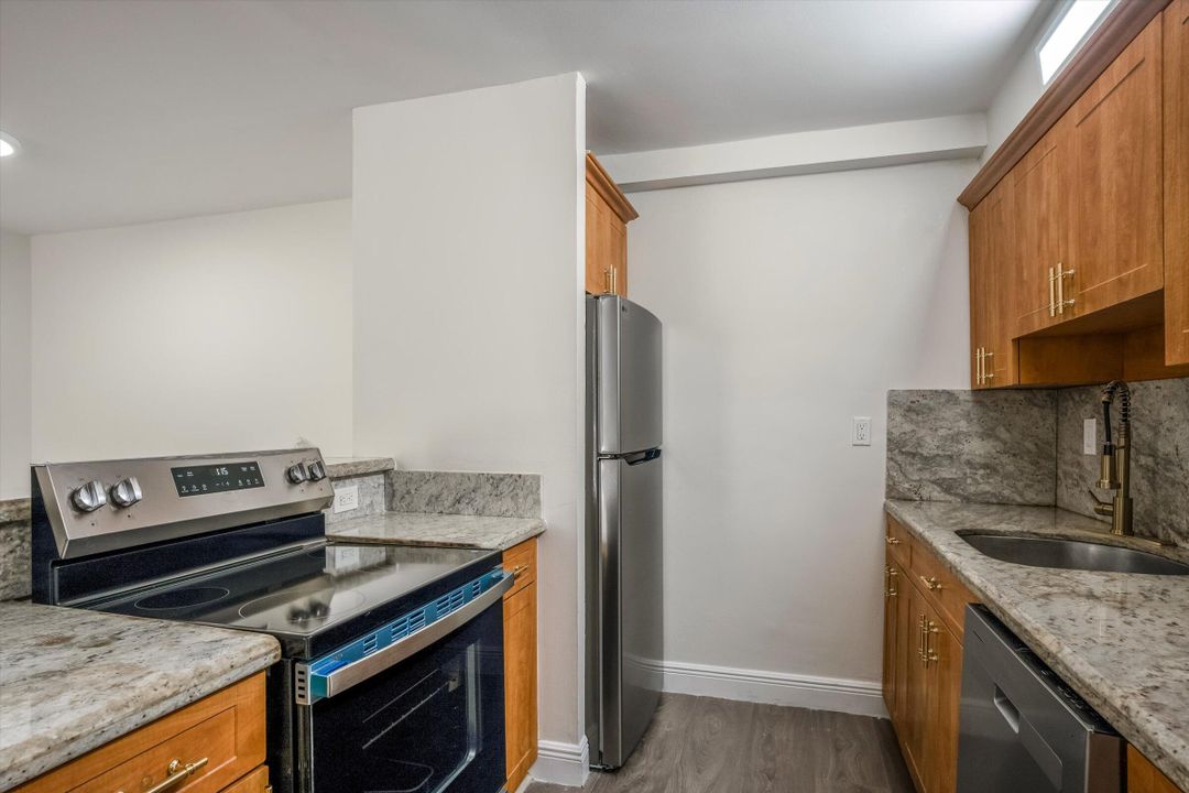 For Sale: $389,000 (2 beds, 2 baths, 875 Square Feet)