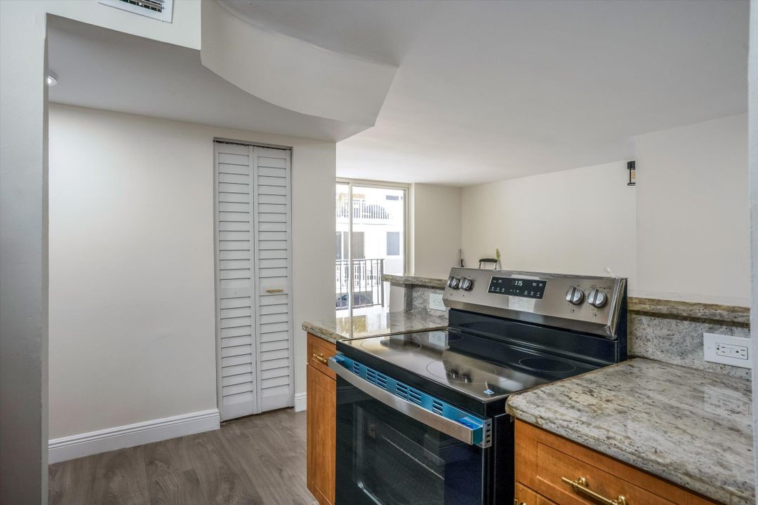 For Sale: $389,000 (2 beds, 2 baths, 875 Square Feet)