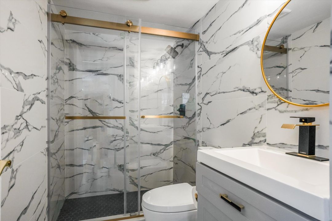 For Sale: $389,000 (2 beds, 2 baths, 875 Square Feet)