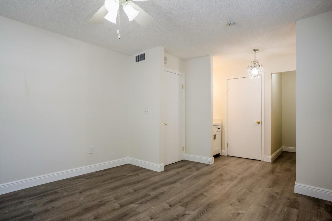For Sale: $389,000 (2 beds, 2 baths, 875 Square Feet)