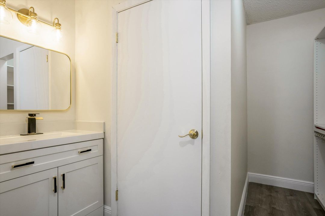 For Sale: $389,000 (2 beds, 2 baths, 875 Square Feet)