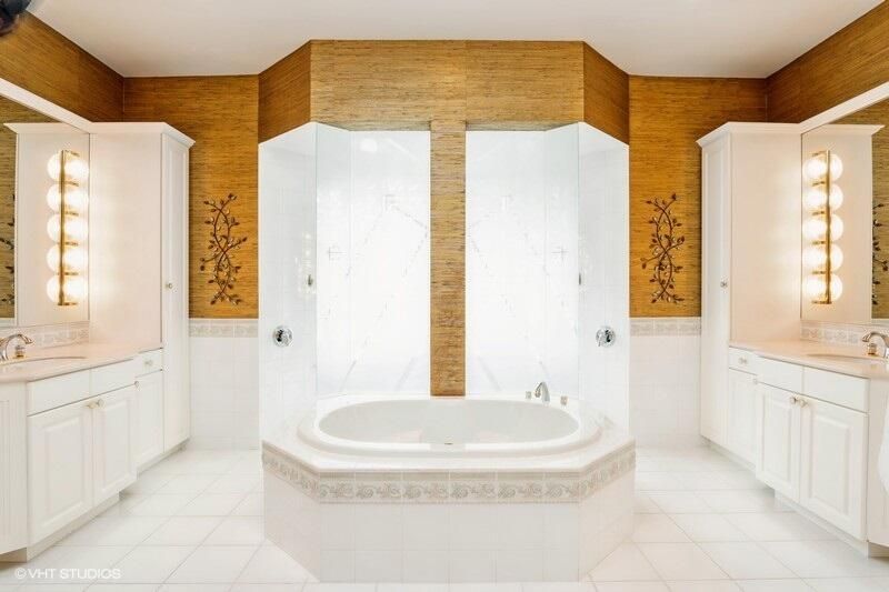 Active With Contract: $1,499,000 (3 beds, 2 baths, 3319 Square Feet)