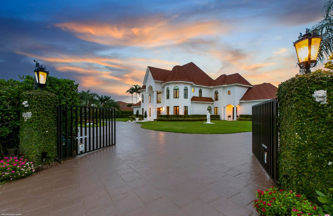 En Venta: $4,867,000 (5 camas, 4 baños, 4619 Pies cuadrados)