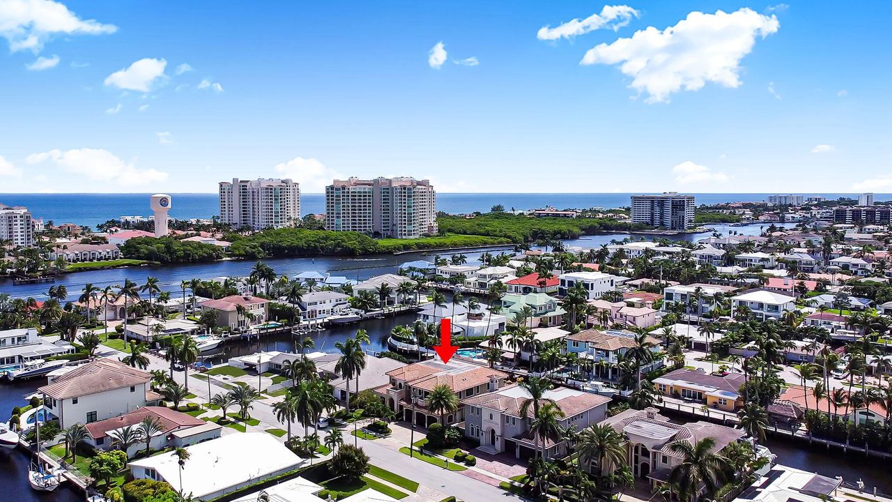 Под контрактом: $4,395,000 (5 спален, 5 ванн, 4936 Квадратных фут)