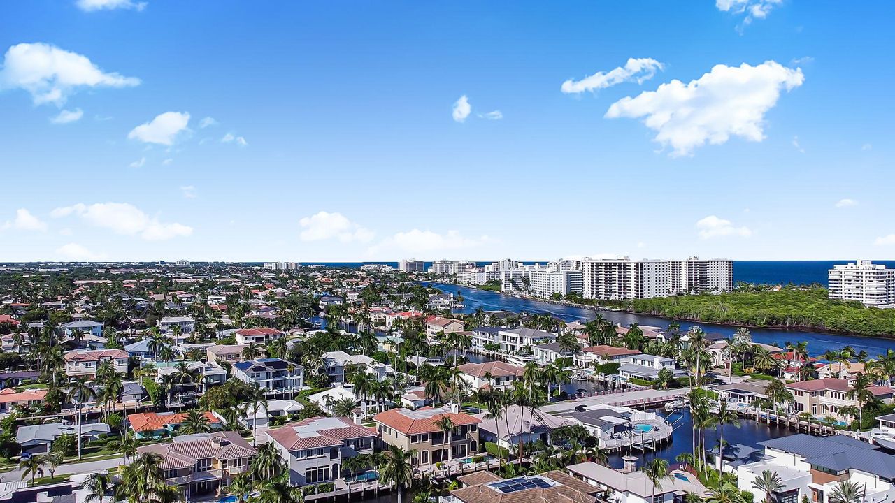 Под контрактом: $4,395,000 (5 спален, 5 ванн, 4936 Квадратных фут)