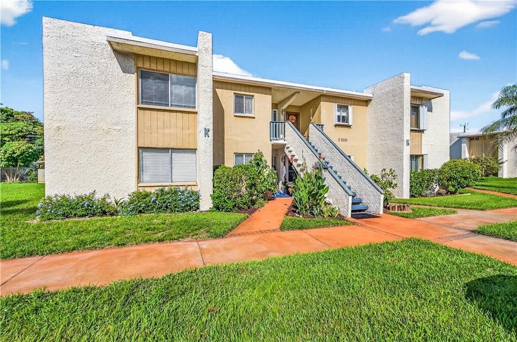 На продажу: $160,000 (2 спален, 2 ванн, 1272 Квадратных фут)