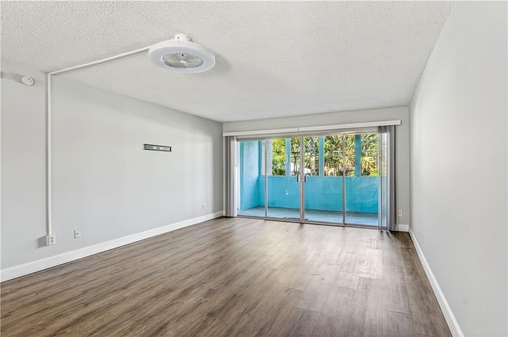 На продажу: $160,000 (2 спален, 2 ванн, 1272 Квадратных фут)